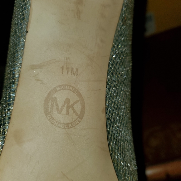 Size 11 shoes - Picture 3 of 4